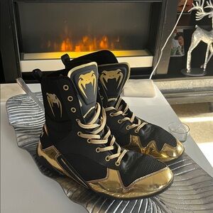 Venum Shoes - Black & Gold Performance Training / Competition Shoes size 9